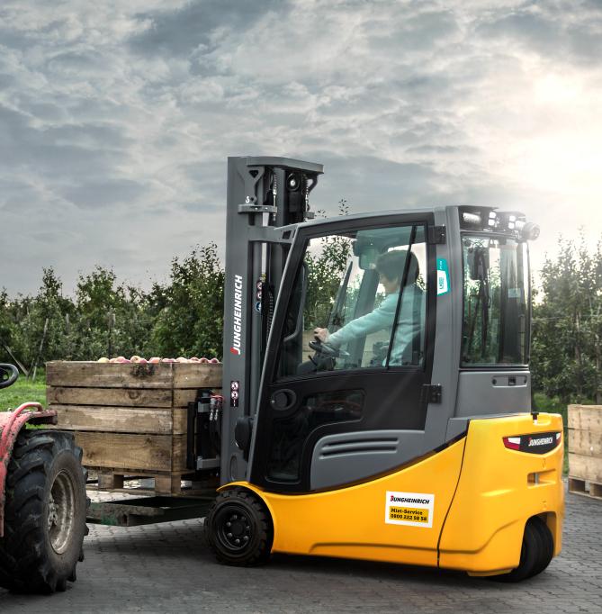 Электрический погрузчик Jungheinrich EFG 220 DZ, 4640 мм с сайдшифтом и системой Aquamatic