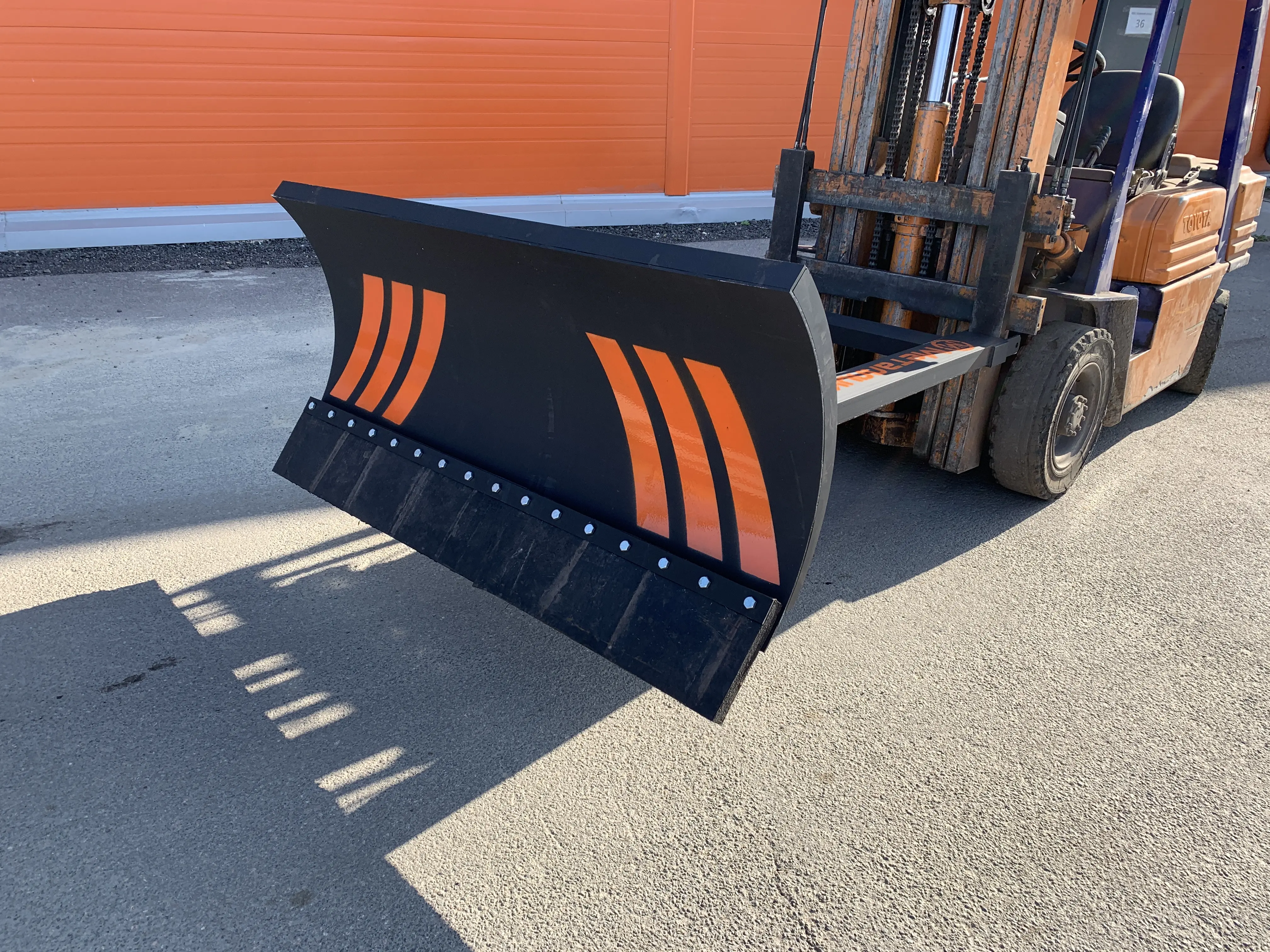 Отвал для уборки снега и сыпучих грузов MLC РН