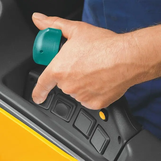 Тележка электрическая самоходная Jungheinrich ESE 320, 2000 кг, 1150 x 540 мм, Li-Ion с батареей 360 Ah