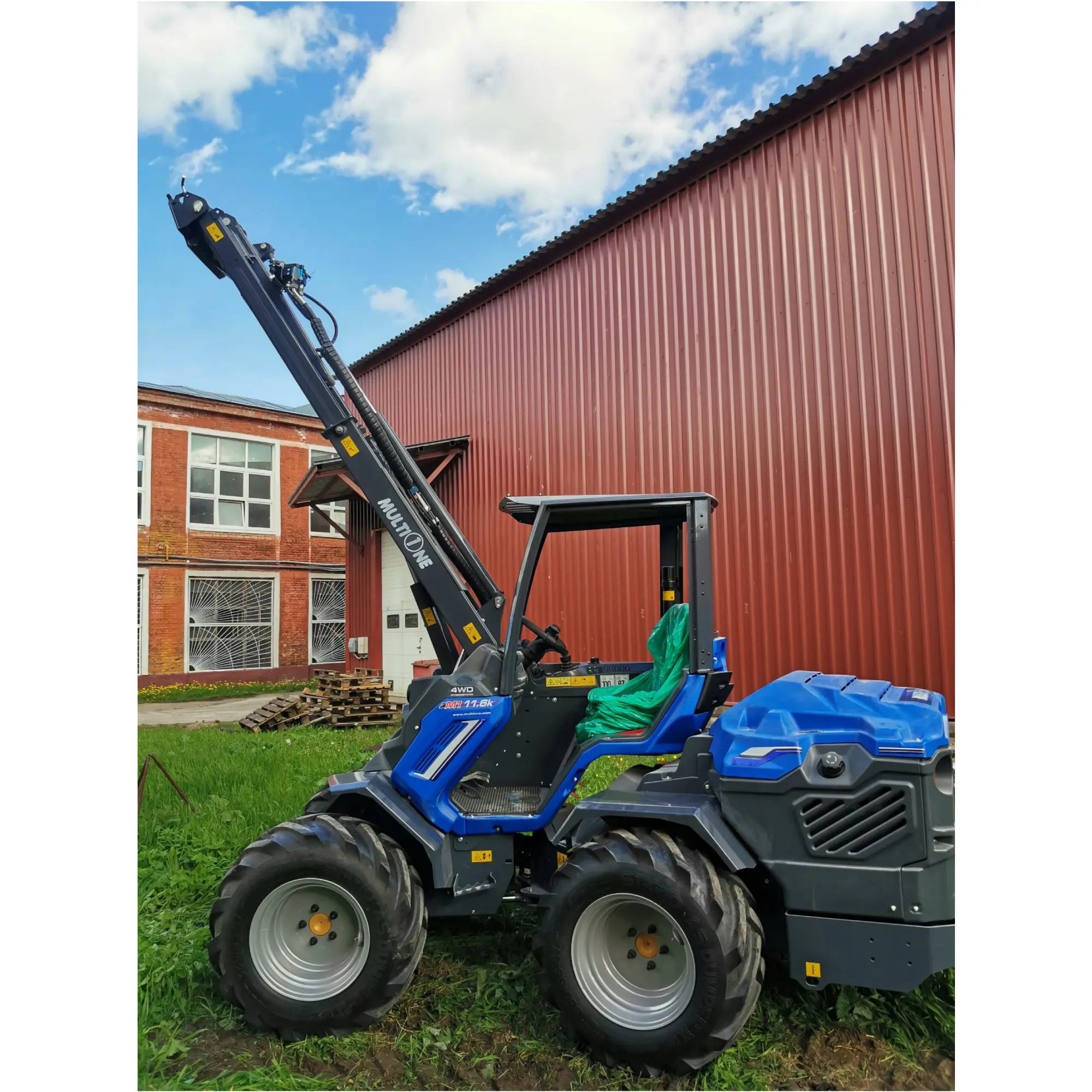 Шарнирно-сочлененный мини-погрузчик MultiOne 11.6 STAGE III + (комплектация premium)