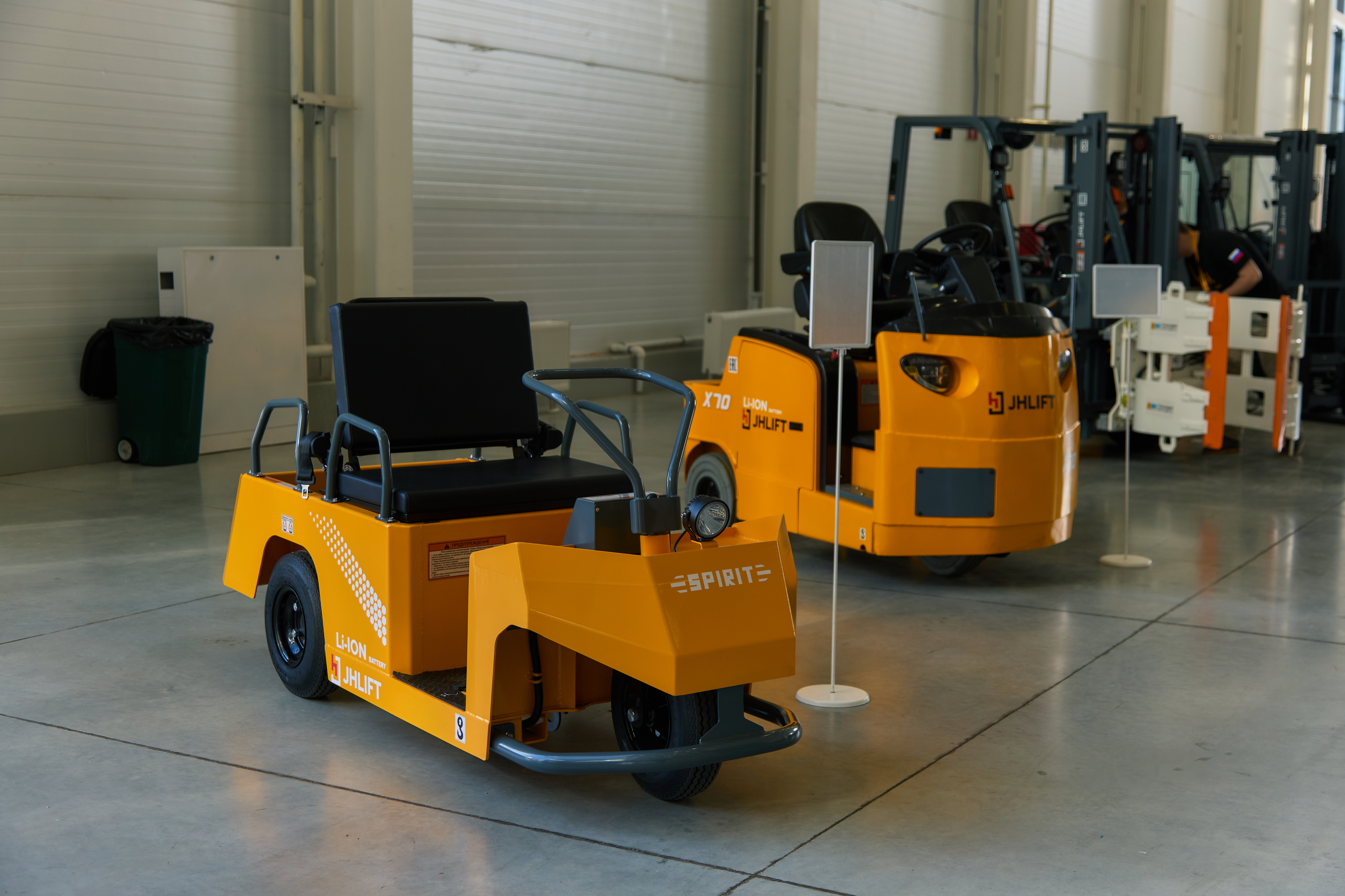 Как выбрать электрический тягач для склада