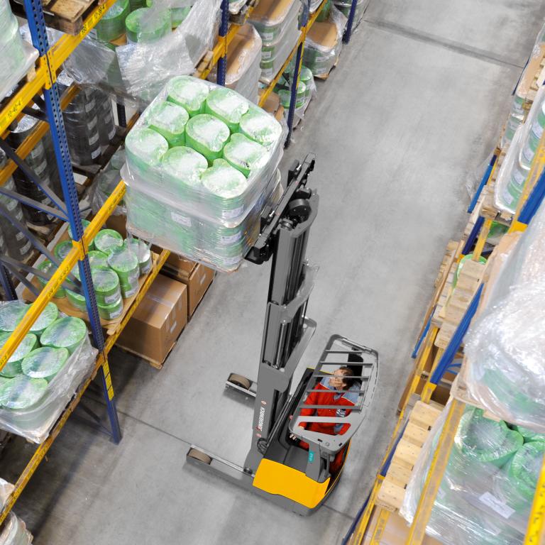 Ричтрак Jungheinrich ETV 214 DZ-GNE, 10700 мм с вилами 1200 мм