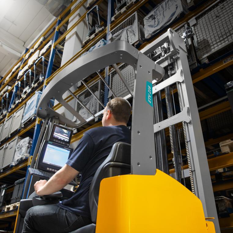 Ричтрак Jungheinrich ETV 320 DZ, 8720 мм с видеокамерой