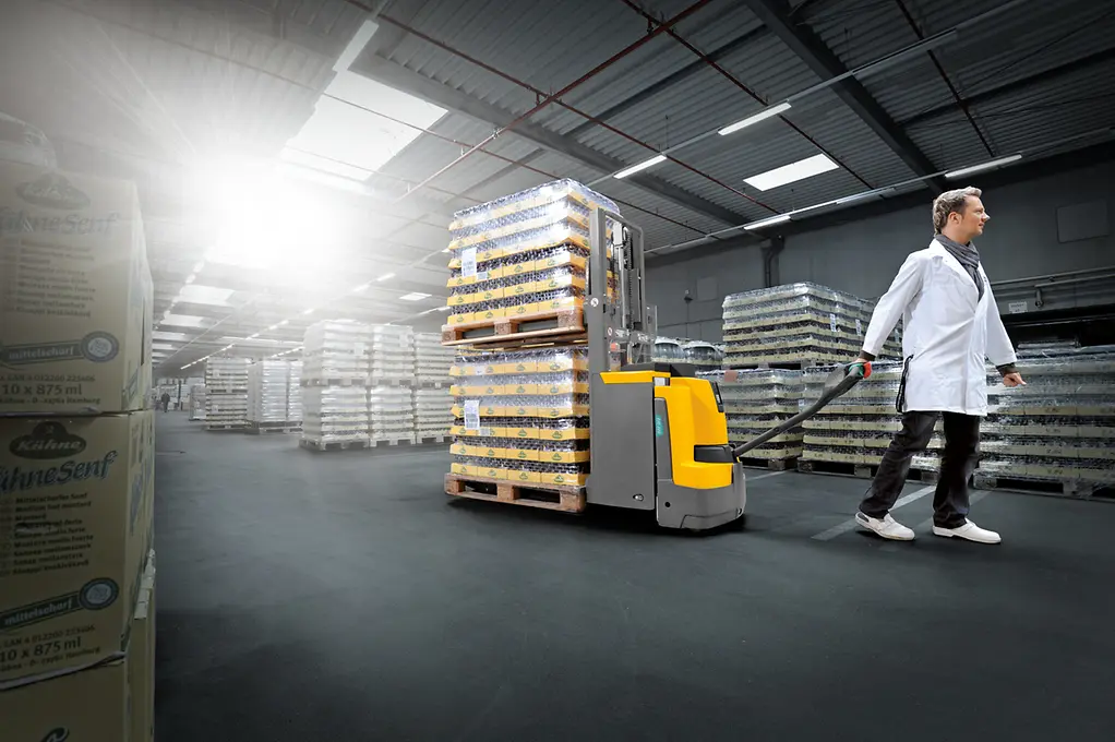 Штабелер электрический самоходный Jungheinrich EJD 220 ZT, 2560 мм для двух паллет