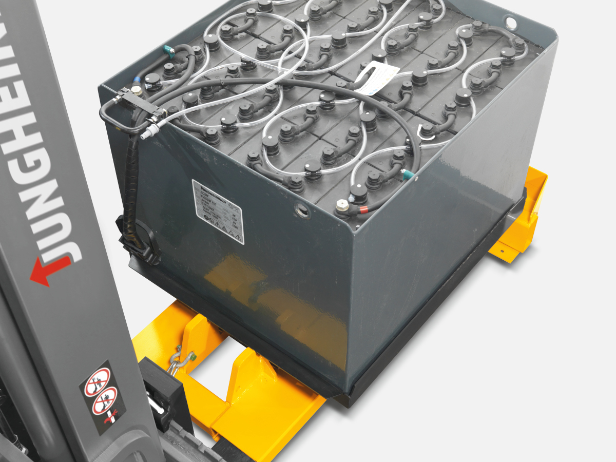 Электрический погрузчик Jungheinrich EFG 216 DZ, 5000 мм с системой Aquamatic