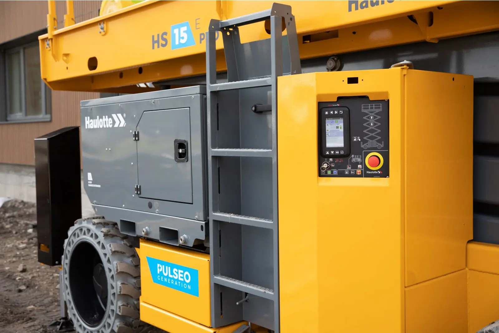 Самоходный электрический ножничный подъемник Haulotte HS15E PRO