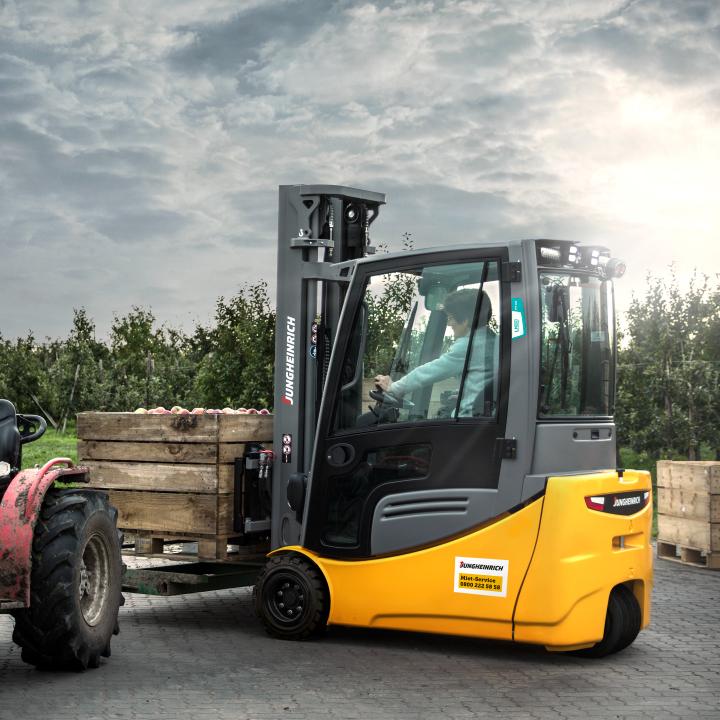 Электрический погрузчик Jungheinrich EFG 220 DZ, 4700 мм с сайдшифтом