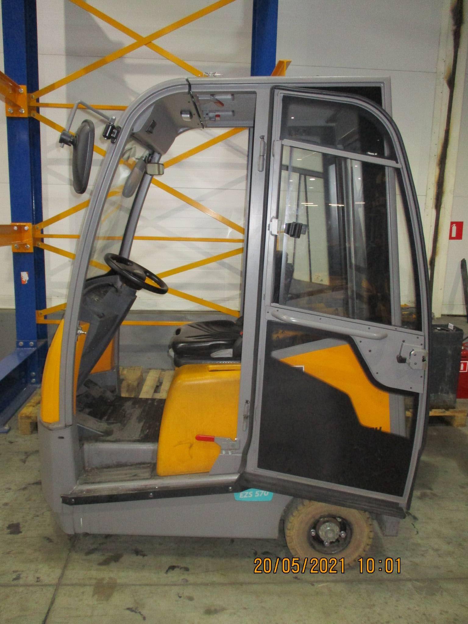 Б/У электрический грузовой тягач Jungheinrich EZS 570