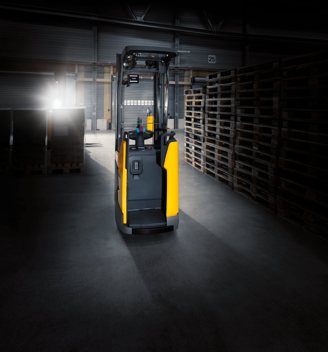 Штабелер электрический самоходный Jungheinrich ERC 214zi DZ, 4090 мм с площадкой для оператора