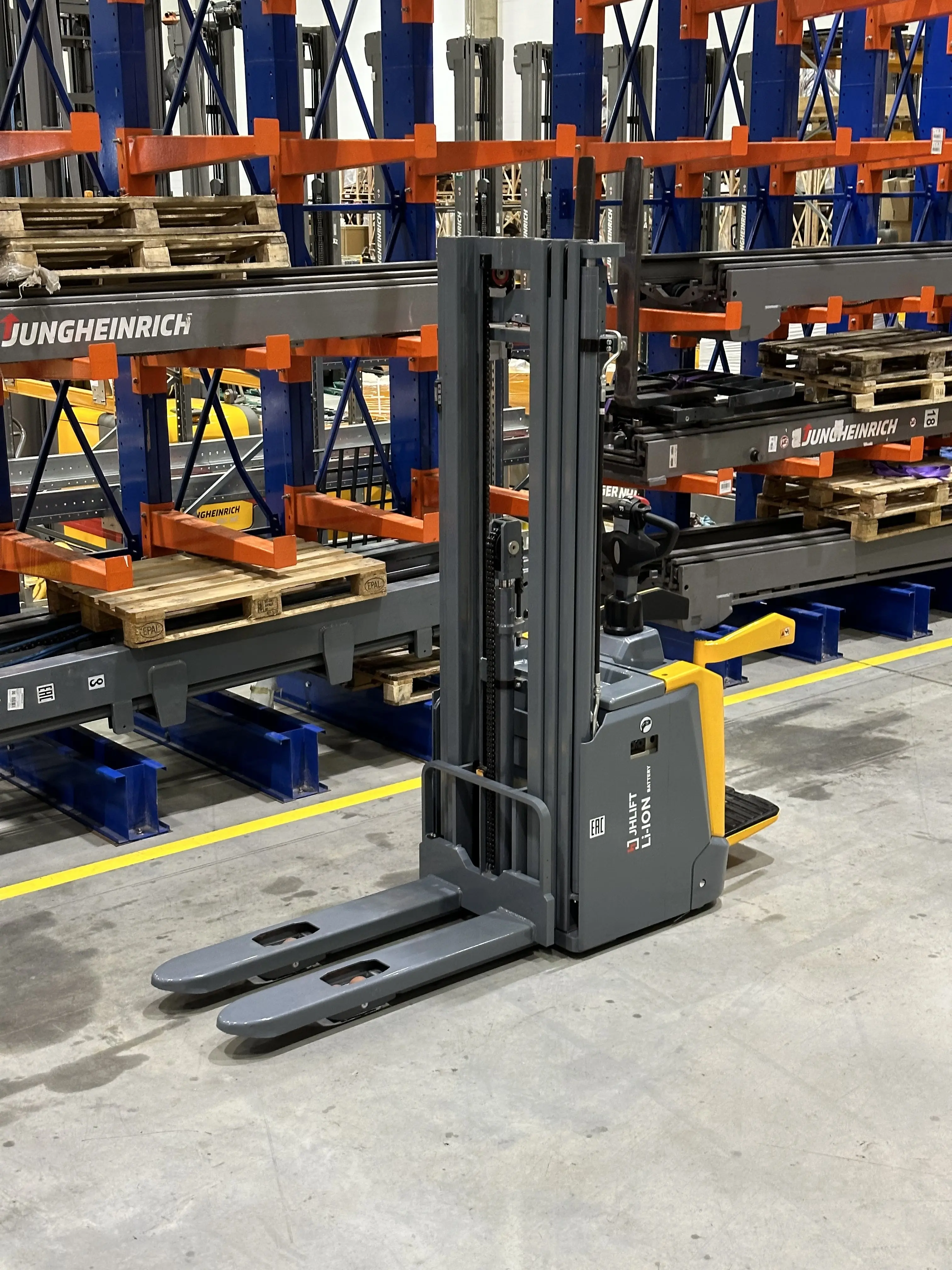 Штабелер электрический самоходный JHLIFT CDD 12-20 X-S с платформой оператора, 2100-6000 мм, интегрированная Li-Ion батарея