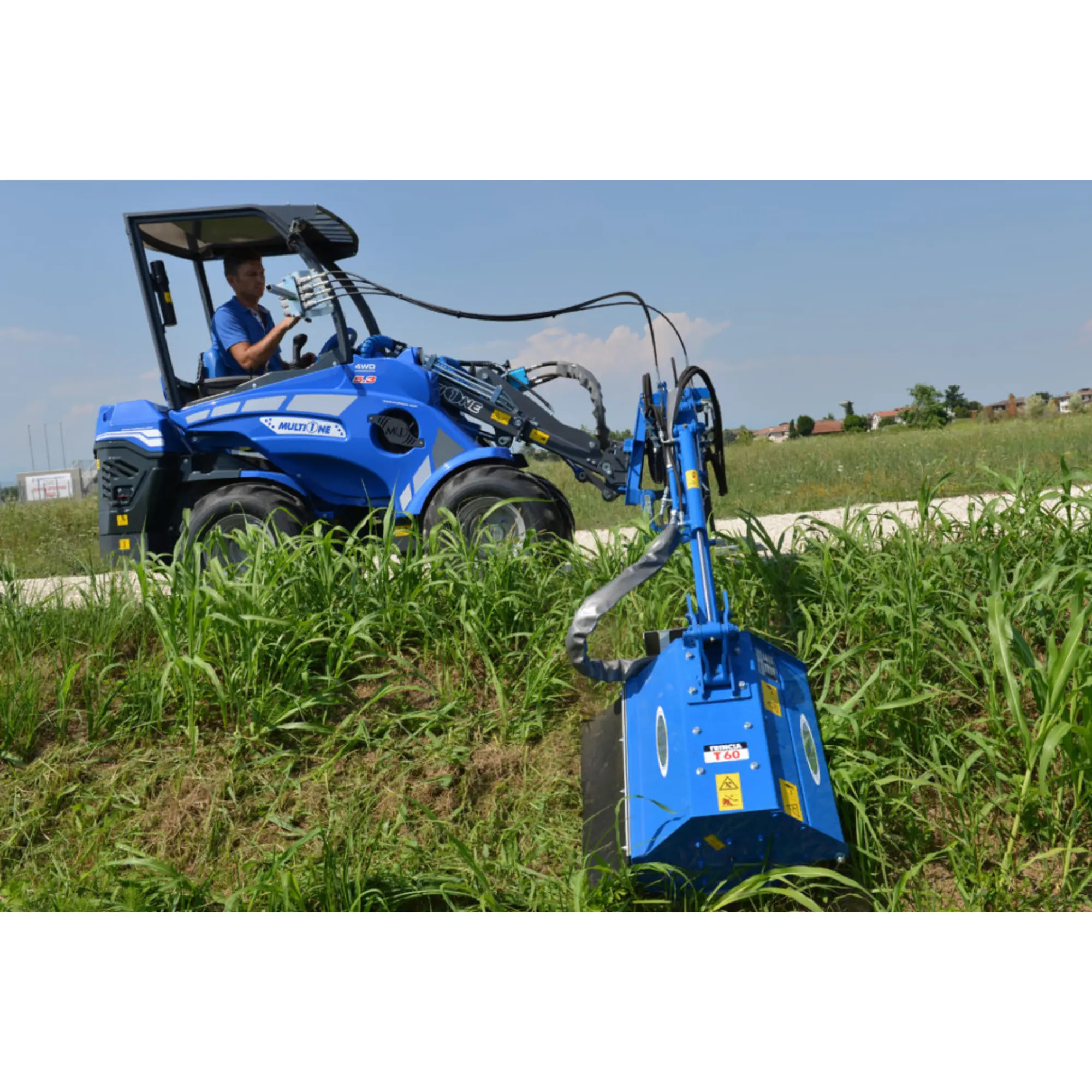 Многофункциональный шарнирно-сочлененный мини-погрузчик MULTIONE 5.2 K standart