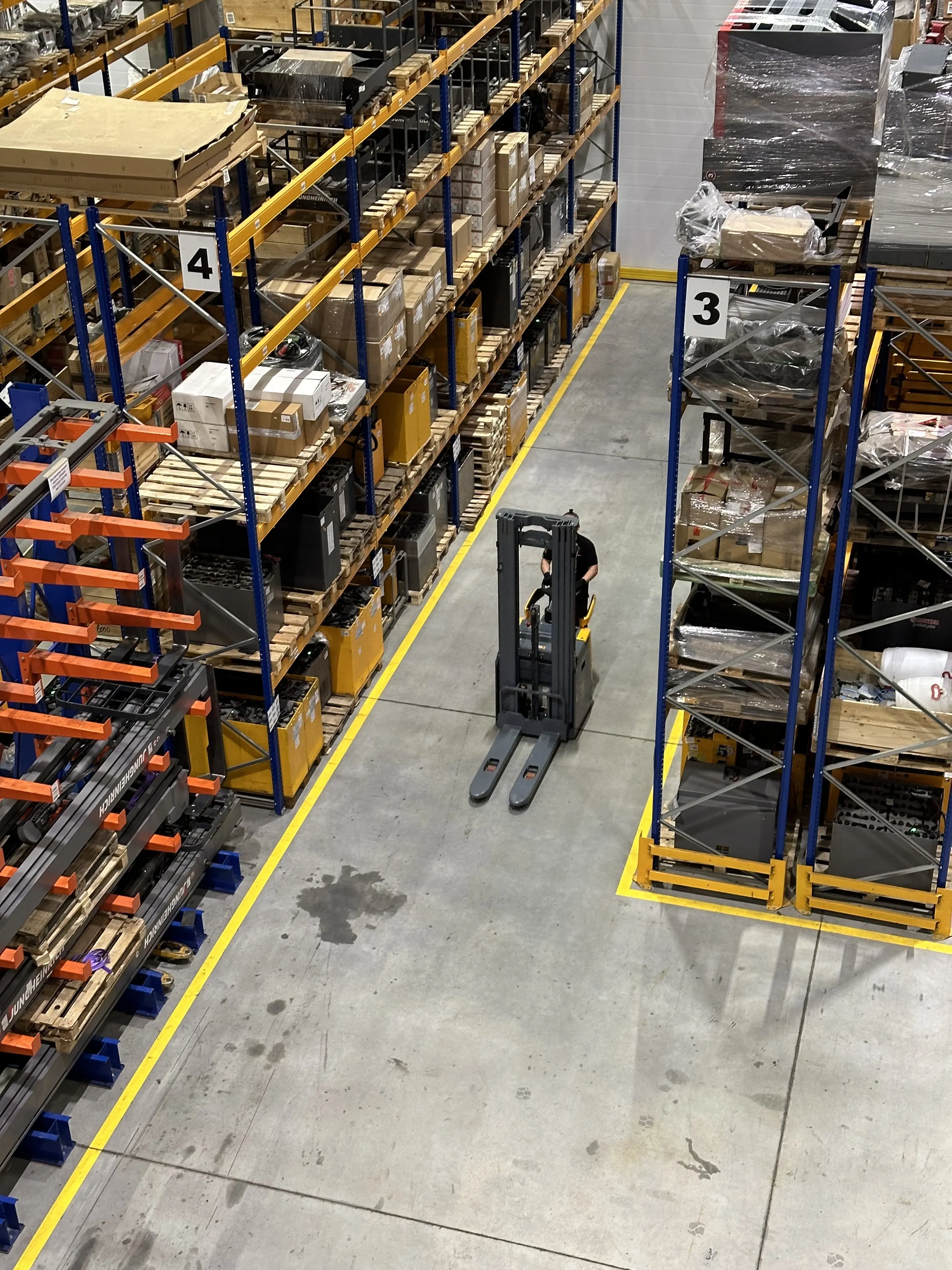 Штабелер электрический самоходный JHLIFT CDD 12-20 X-S с платформой оператора, 2100-6000 мм, интегрированная Li-Ion батарея