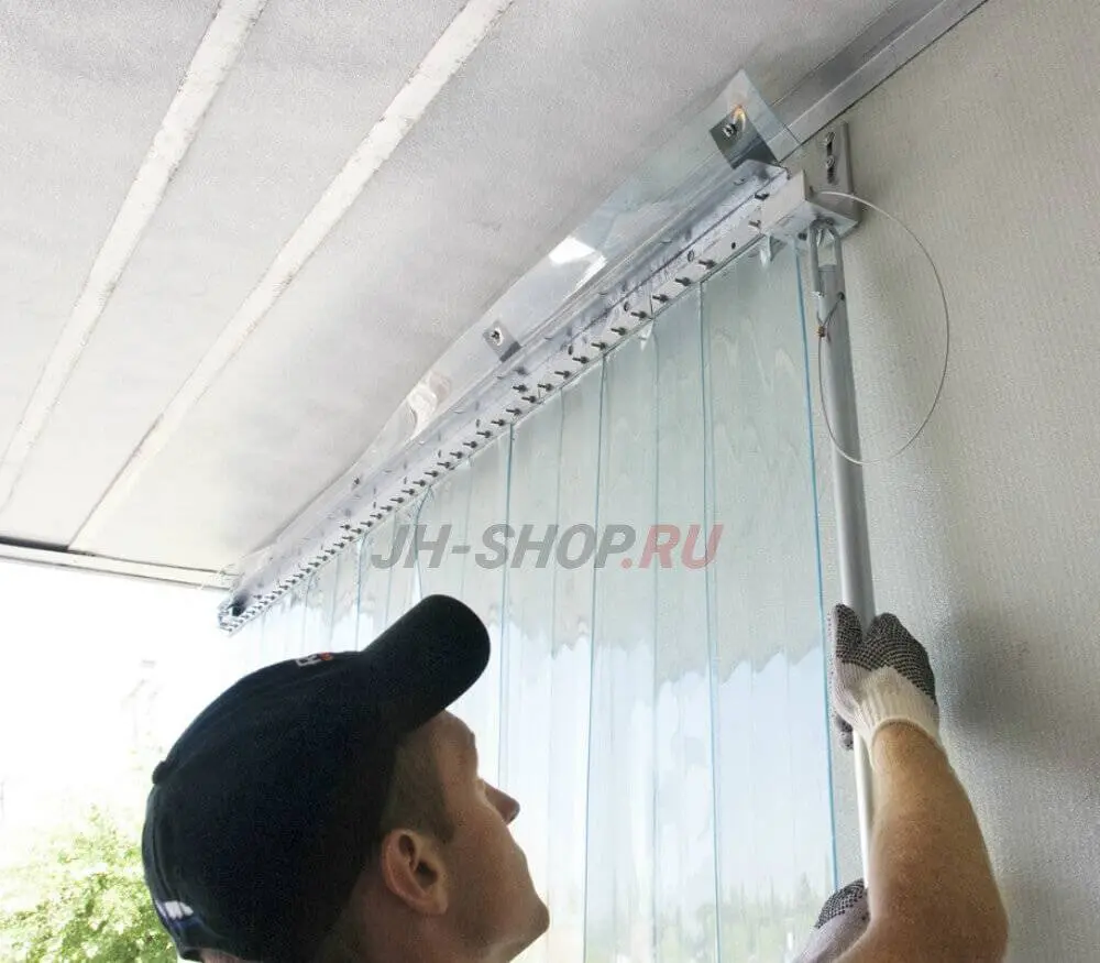 Откидная мобильная ПВХ-завеса