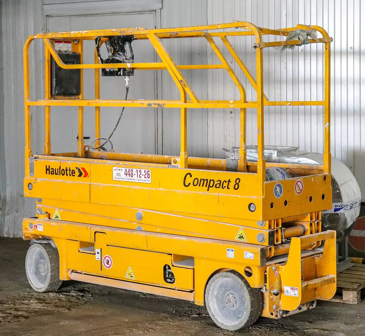 Самоходный ножничный электрический подъемник Haulotte COMPACT 8