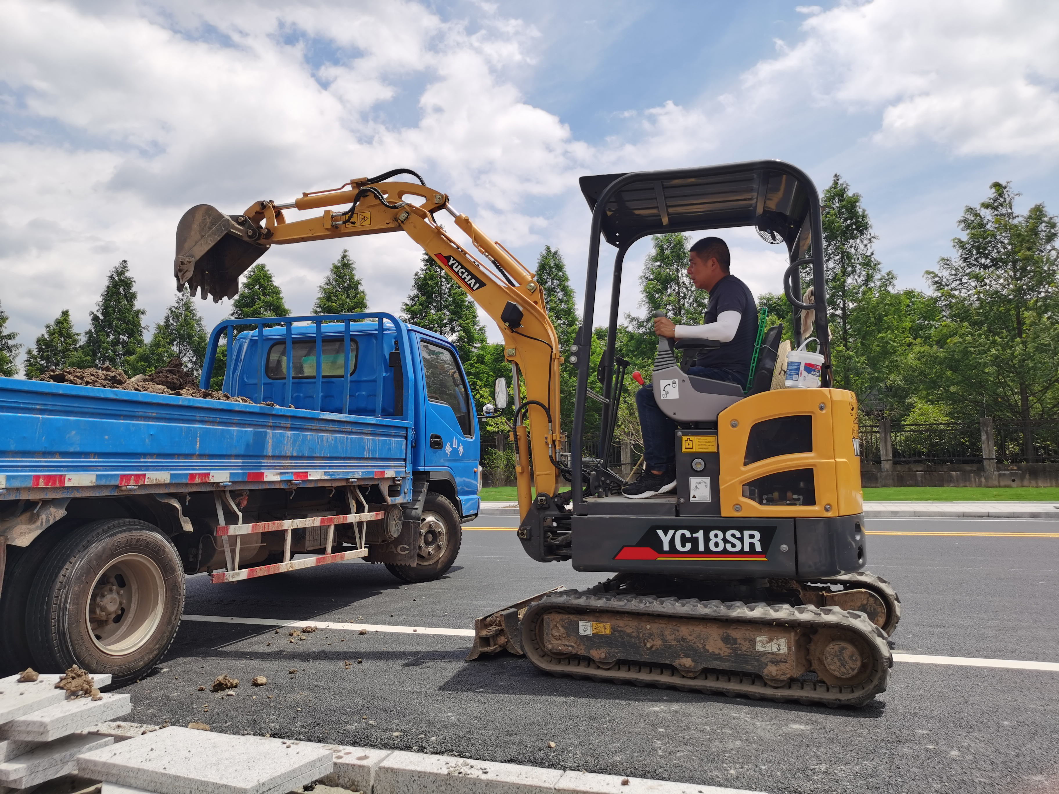 Миниэкскаватор Yuchai YC 18-SR Canopy