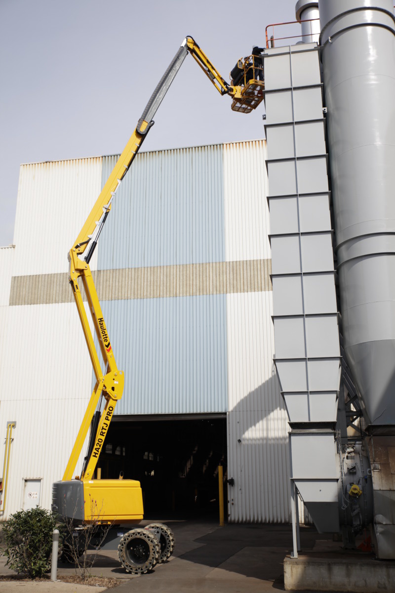 Дизельный коленчатый подъемник Haulotte HA 20 RTJ, р/в 20600 мм, г/п 230 кг