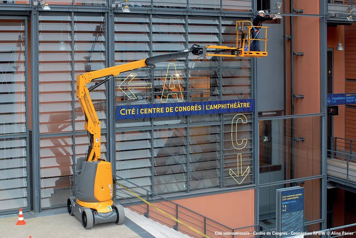 Электрический коленчатый подъемник Haulotte HA 12 CJ, р/в 11700 мм, г/п 250 кг