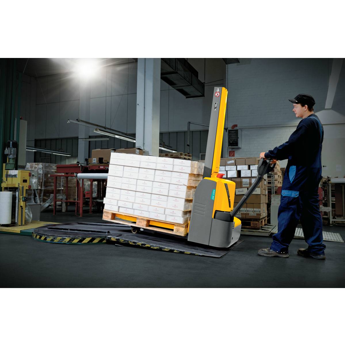 Штабелер электрический самоходный Jungheinrich EMC 110, 1540 мм