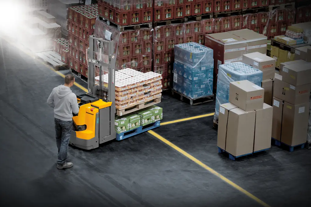 Штабелер электрический самоходный Jungheinrich EJD 220 ZT, 2100 мм для двух паллет