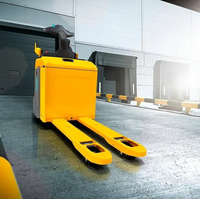 Тележка электрическая самоходная ERE 230, 3000 кг, 2400 x 535 мм, с местом для оператора, свинцово-кислотная АКБ 250 Ah