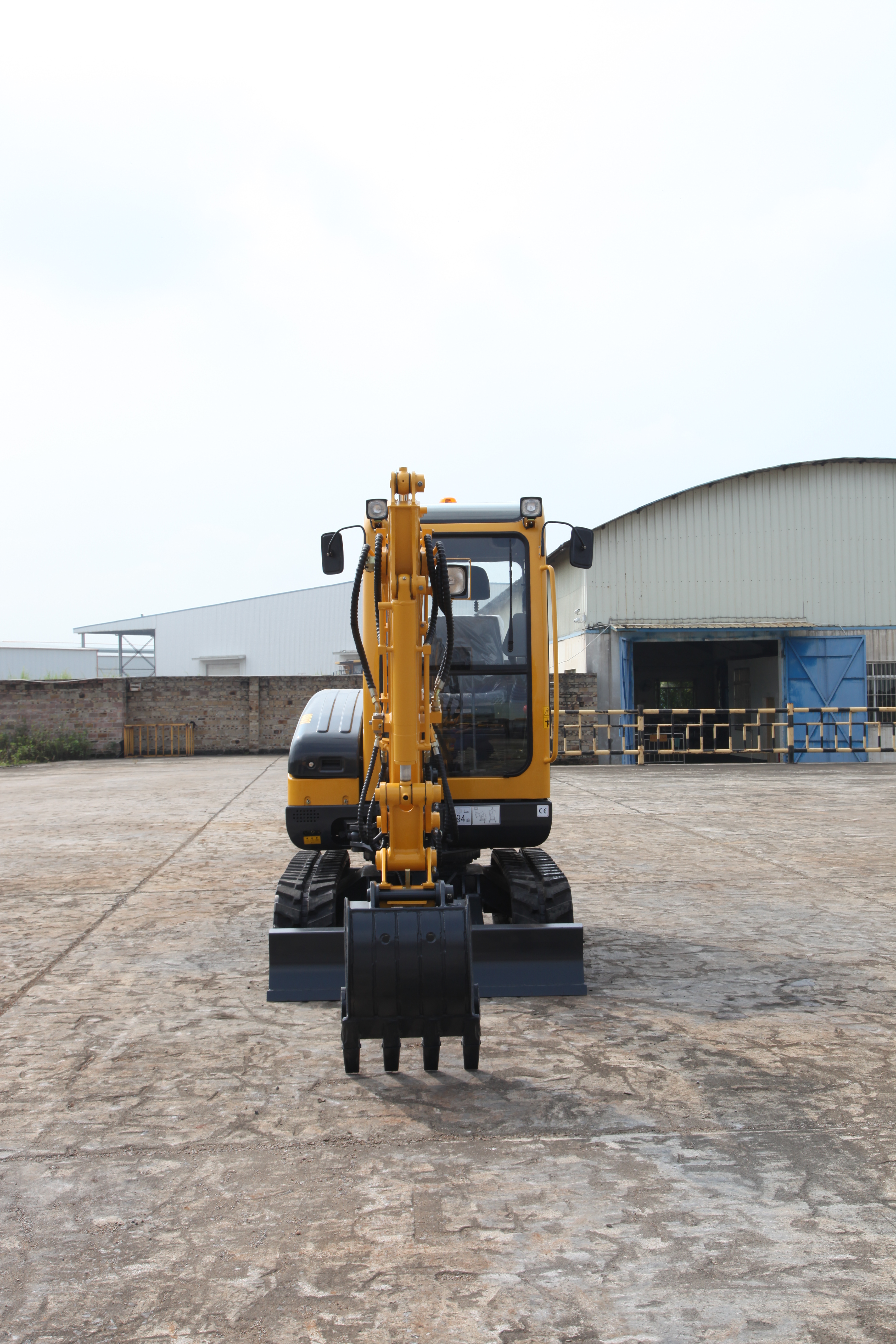 Миниэкскаватор Yuchai YC 25-8