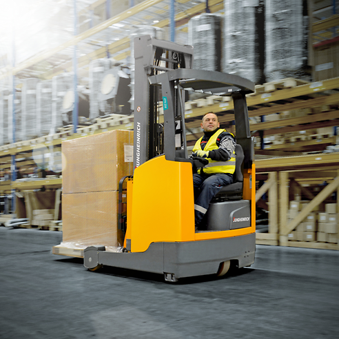 Ричтрак Jungheinrich ETV 214 DZ-GNE, 6500 мм с датчиком движения и баком для воды