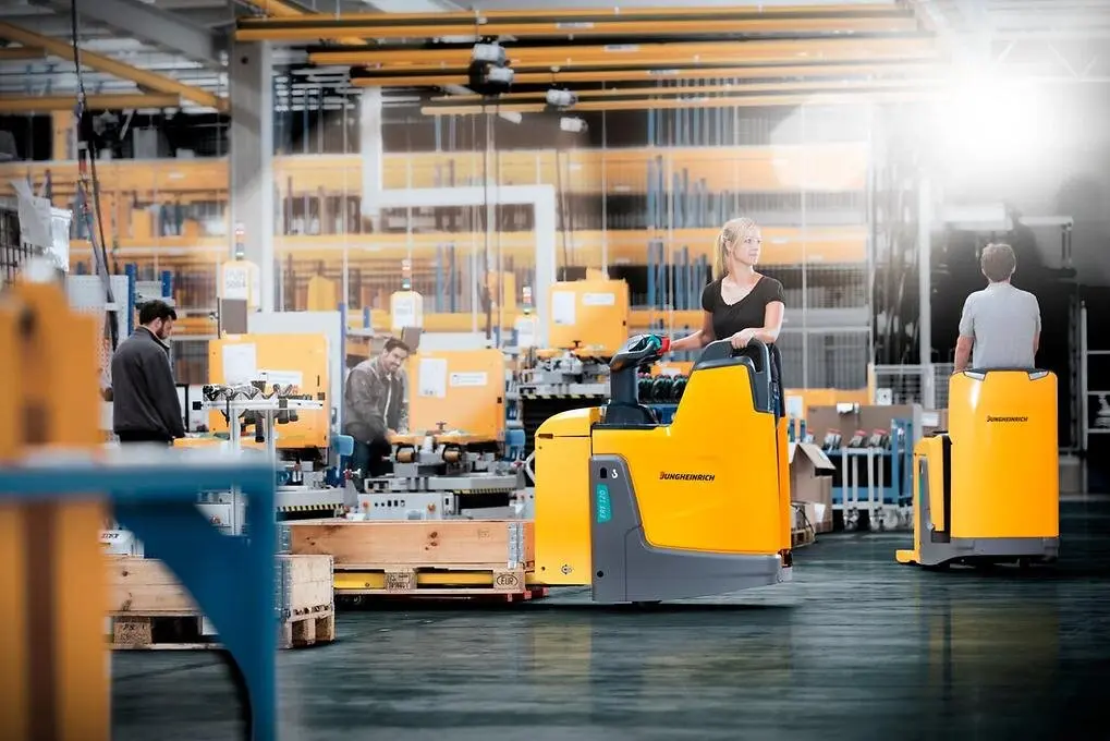 Тележка электрическая самоходная ERE 125, 2500 кг, 1150 x 535 мм, с площадкой для оператора, Li-Ion с батареей 250 Ah