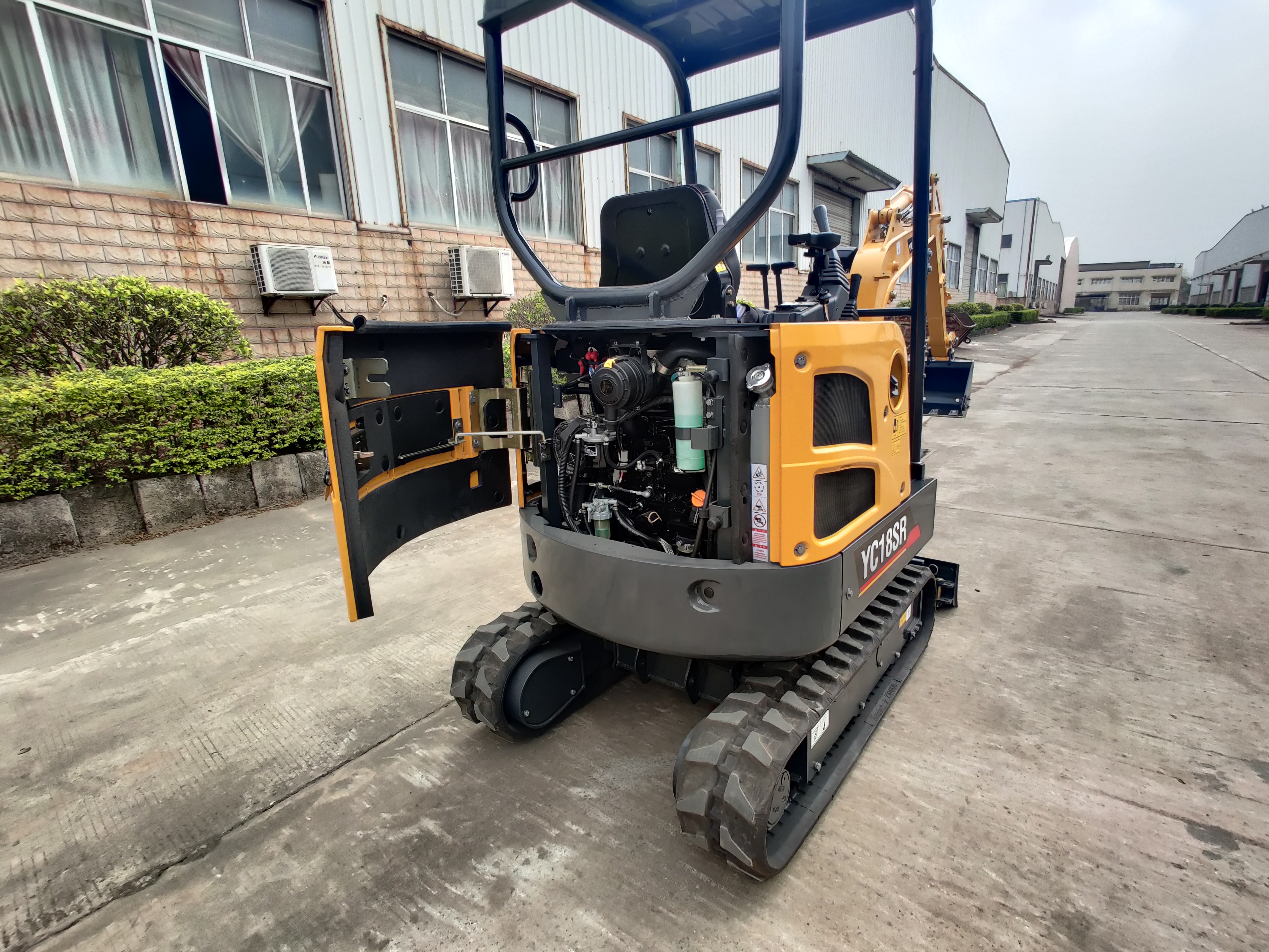 Миниэкскаватор Yuchai YC 18-SR Canopy