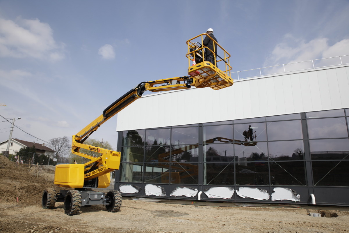 Дизельный коленчатый подъемник Haulotte HA 20 RTJ, р/в 20600 мм, г/п 230 кг