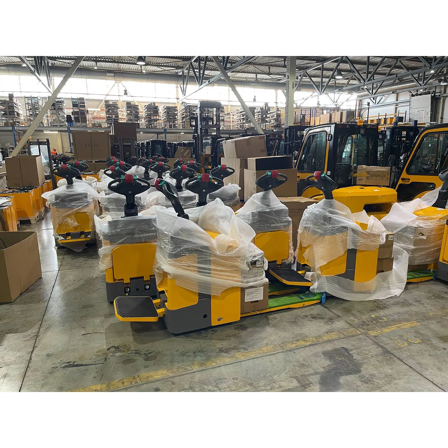 Тележка электрическая самоходная ERE 120n, 2000 кг, 1150 x 530 мм, с местом для оператора, свинцово-кислотная АКБ 250 Ah