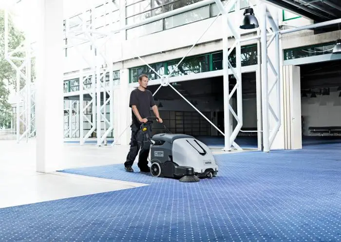 Подметальная машина толкаемого типа Nilfisk SW 900 84B