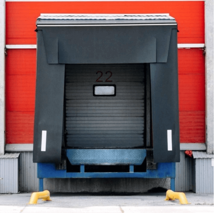 Докшелтер или герметизатор проема для склада