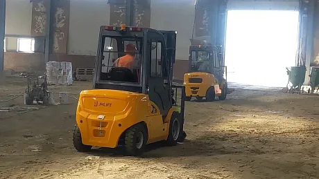 Четырехопорный электрический погрузчик JHLIFT CPD 15-38 ХE, 2500-7000 мм, с интегрированной Li-Ion батареей   картинка