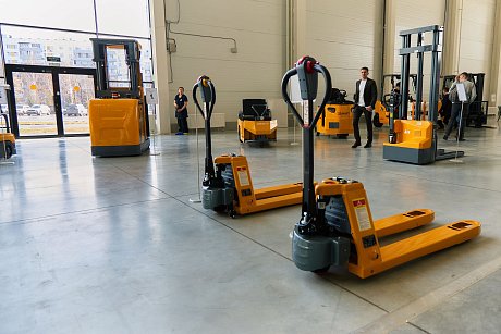 Тележка электрическая самоходная JHLIFT EPT 20H, 2000 кг, 1150 x 550 мм, Li-Ion с батареей 48V, 10 Ah картинка