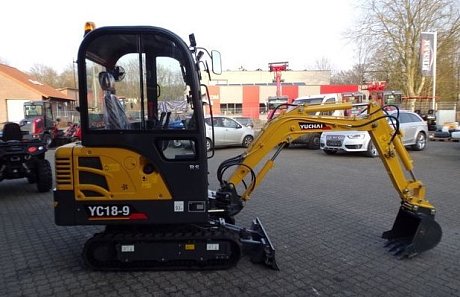 Миниэкскаватор Yuchai YC 18-SR Canopy картинка