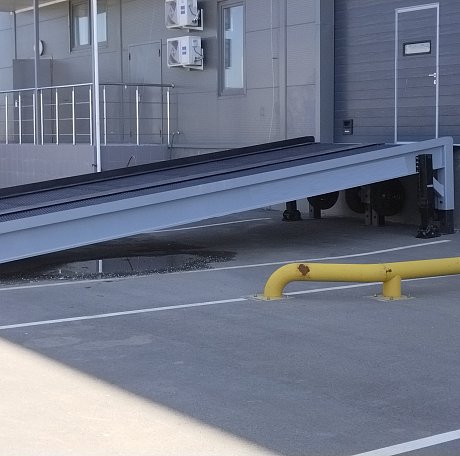 Эстакада  6-2,4м (с домкратами и колёсами) картинка