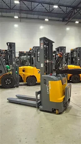 Штабелер электрический самоходный JHLIFT CDD 15 WHL с платформой оператора, 2500 мм, Li-Ion батарея картинка