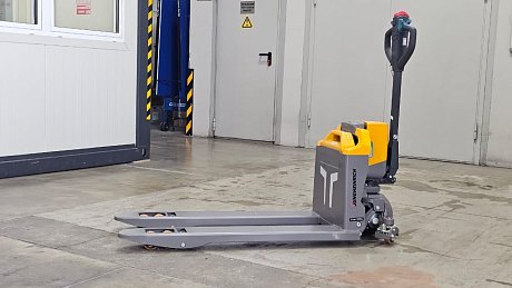 Тележка электрическая самоходная Jungheinrich PTE 15Q, Li-Ion с батареей 24V, 50Ah, 1500 кг, 1150 x 540 мм, с колесами баланса картинка