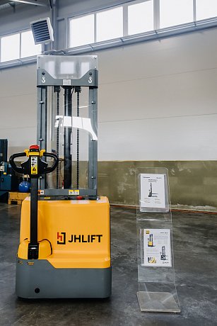 Штабелер электрический самоходный JHLIFT JHL15, 3500 мм, Li-Ion картинка