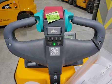 Тележка электрическая самоходная Jungheinrich EJE BA 115, 1500 кг, 1150 x 540 мм, Li-Ion с батареей 50 Ah картинка