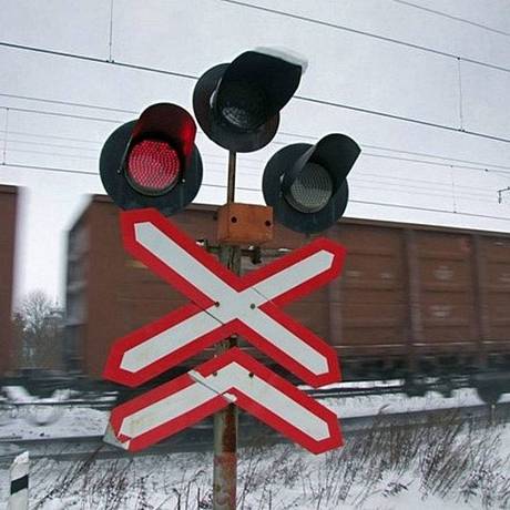 Предупреждающий знак 1.3.2 — Многопутная железная дорога  картинка