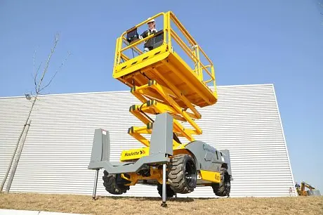 Самоходный ножничный дизельный подъемник Haulotte Compact 12 DX картинка