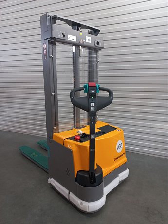 Штабелер электрический самоходный Jungheinrich EJC BA 113, h3 2900 мм, Li-Ion картинка
