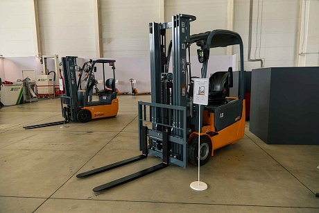 Электрический погрузчик JHLIFT CPDS 15AH, 2500-6500 мм, трехопорный, АКБ свинцово-кислотная картинка