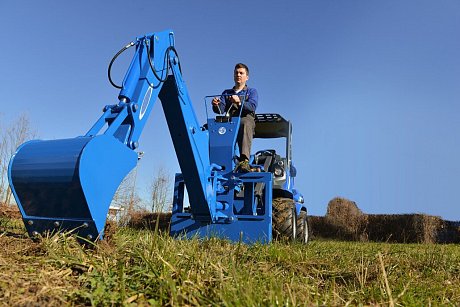 Многофункциональный шарнирно-сочлененный мини-погрузчик MULTIONE 7.2 K premium картинка