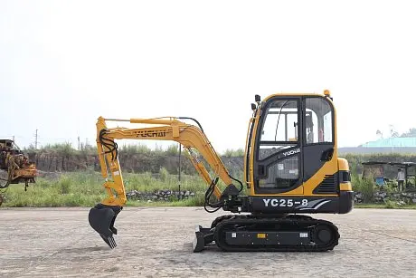 Миниэкскаватор Yuchai YC 25-8 картинка