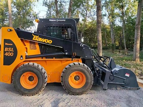 Мини-погрузчик с бортовым поворотом BAWOO BSL400 картинка
