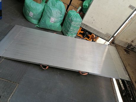 Перегрузочный мост 42.250.119.06, 2200 кг картинка