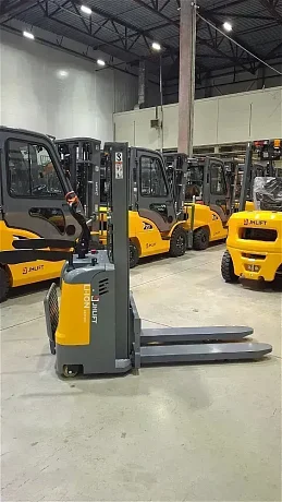 Штабелер электрический самоходный JHLIFT CDD 15 WHL с платформой оператора, 2500 мм, Li-Ion батарея картинка