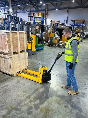 Тележка электрическая самоходная JHLIFT EPT 15H WB, 1500 кг, 1150 x 550 мм, с колесом баланса, Li-Ion с батареей 48V, 15 Ah картинка